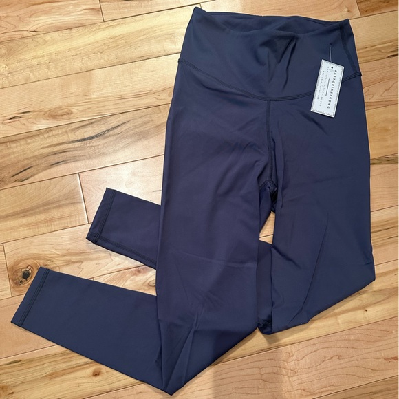 Astoria Luxe Scrunch Legging - Picture 1 of 8